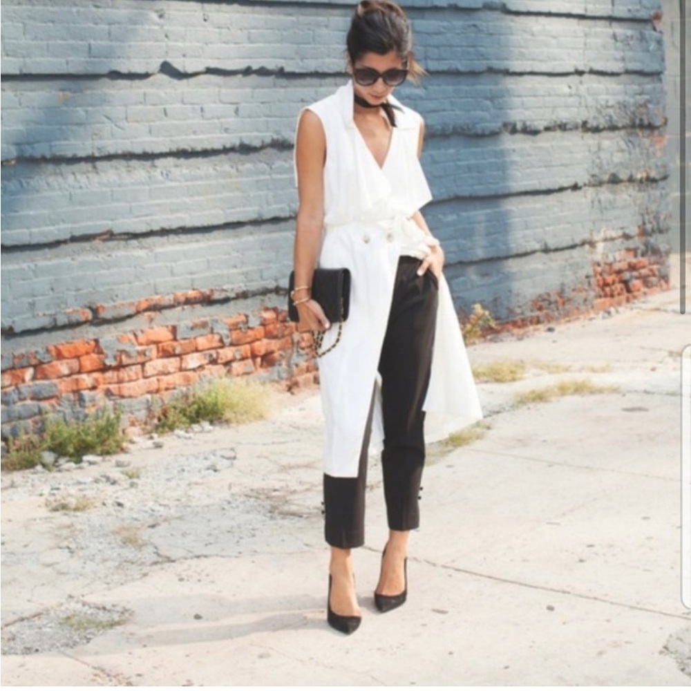 White House Black Market sleeveless trench
